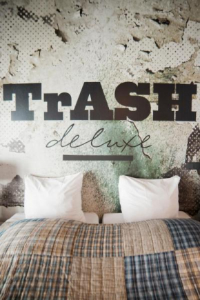 Отель Hotel Trash Deluxe  Маастрихт